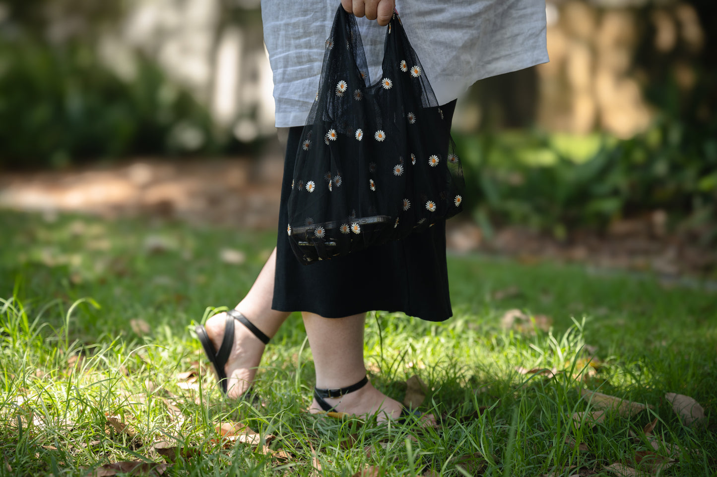 Black Daisy Flower Mesh Bag