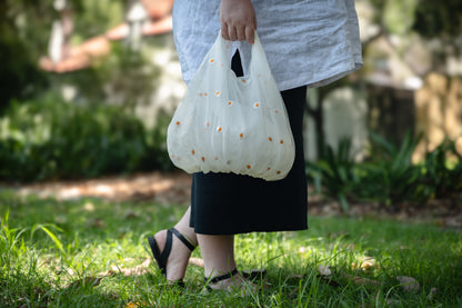 White Daisy Flower Mesh Bag